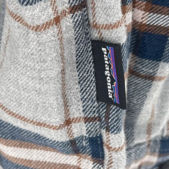 Patagonia organic cotton men’s checkered button front flannel shirt - Picture 4 of 7